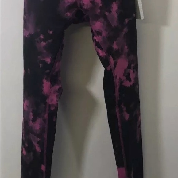 NWT lululemon Wunder Under - Picture 3 of 6